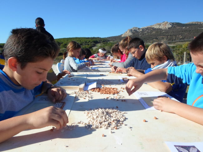 Elaboración de mosaicos de mundo clásico de primaria